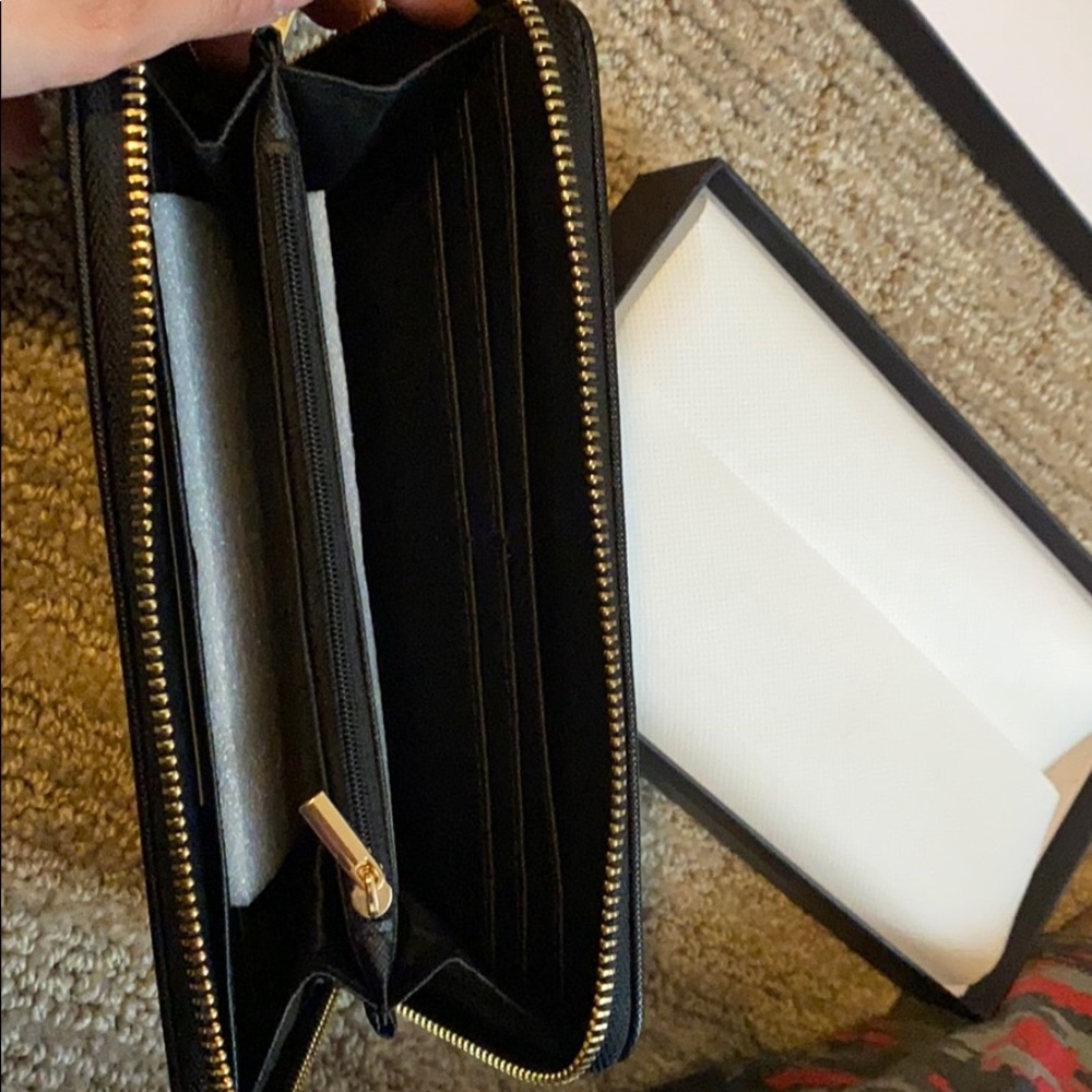 Brand new never used PoppyBuzz wallet